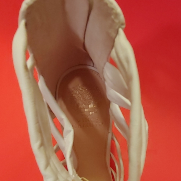 Vince Camuto - Picture 4 of 4